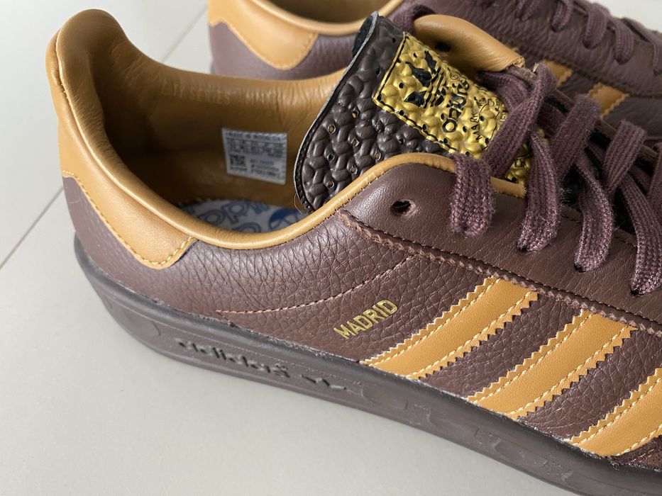 Adidas Madrid – brązowe ze złotymi paskami, r. 45 1/3