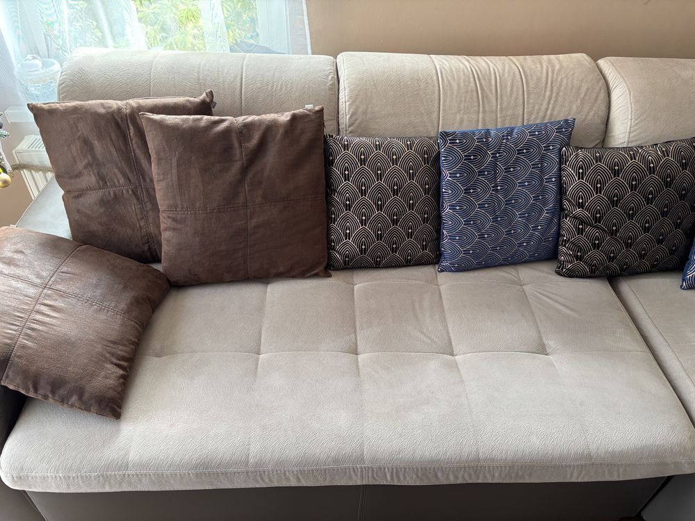 Sprzedam narożnik 250x 180 cm dlugość calkowita.