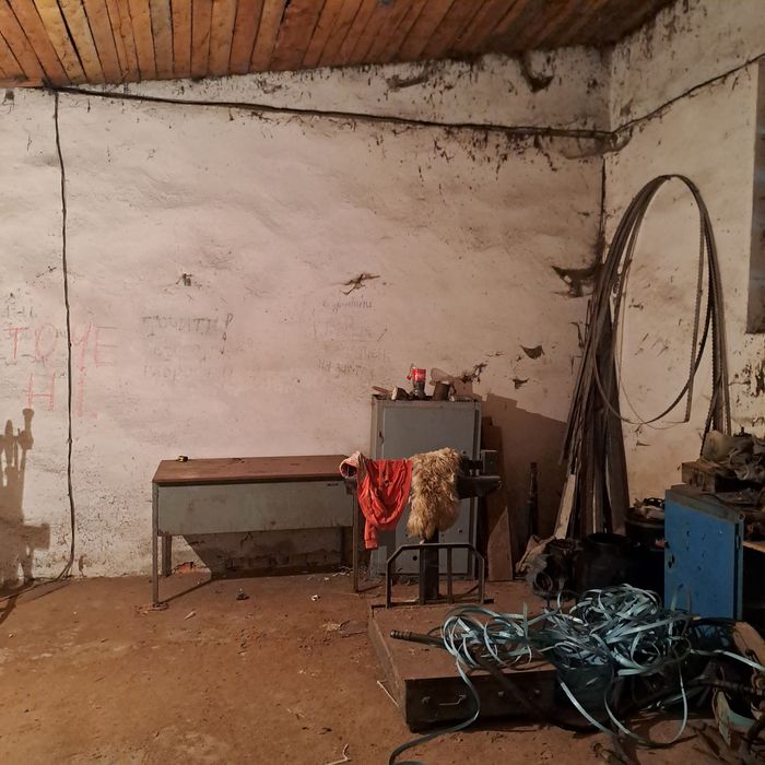 Продам комерційне приміщення на 20 сотках