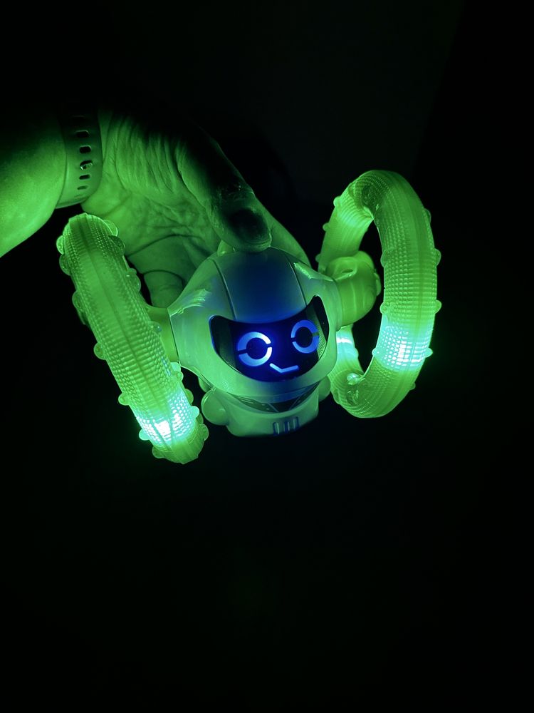 Two fun robot fikajacy robot zabawka interaktywna