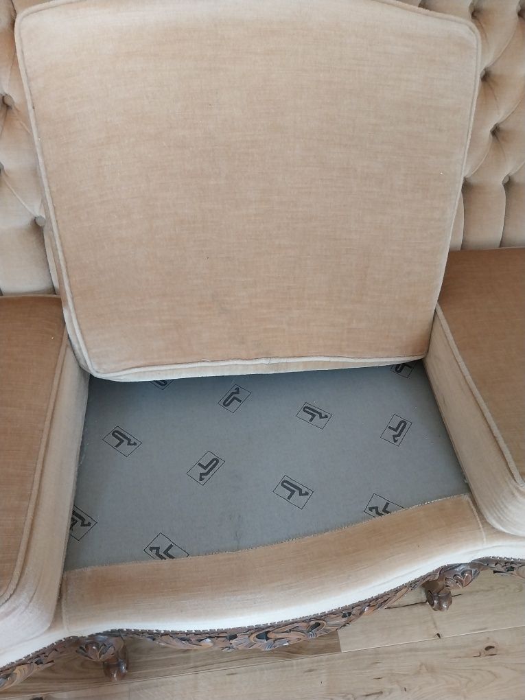 Sofa i pufa w stylu Ludwik