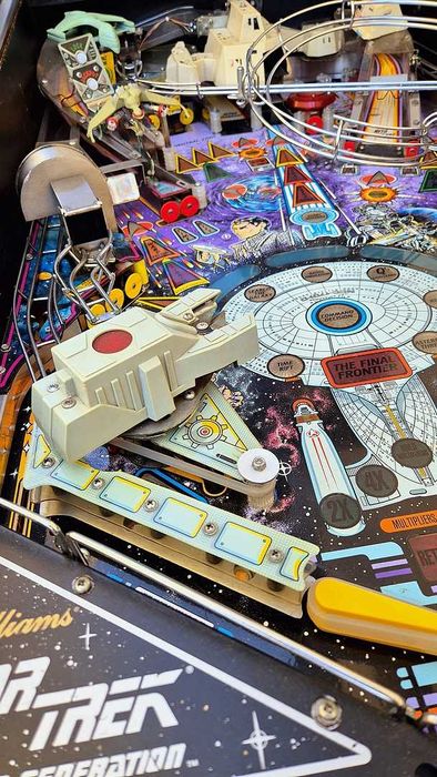 flipper ,pinball Star Trek the Next Generation i Street Fighter II