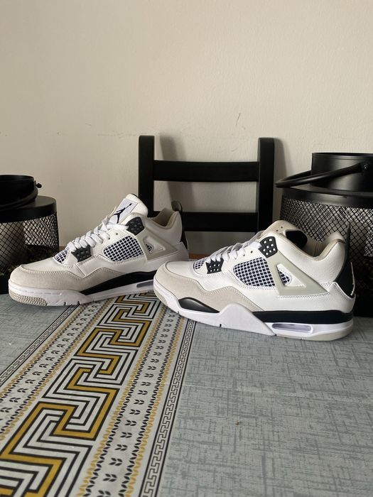 Jordan4 brancos e pretos 41