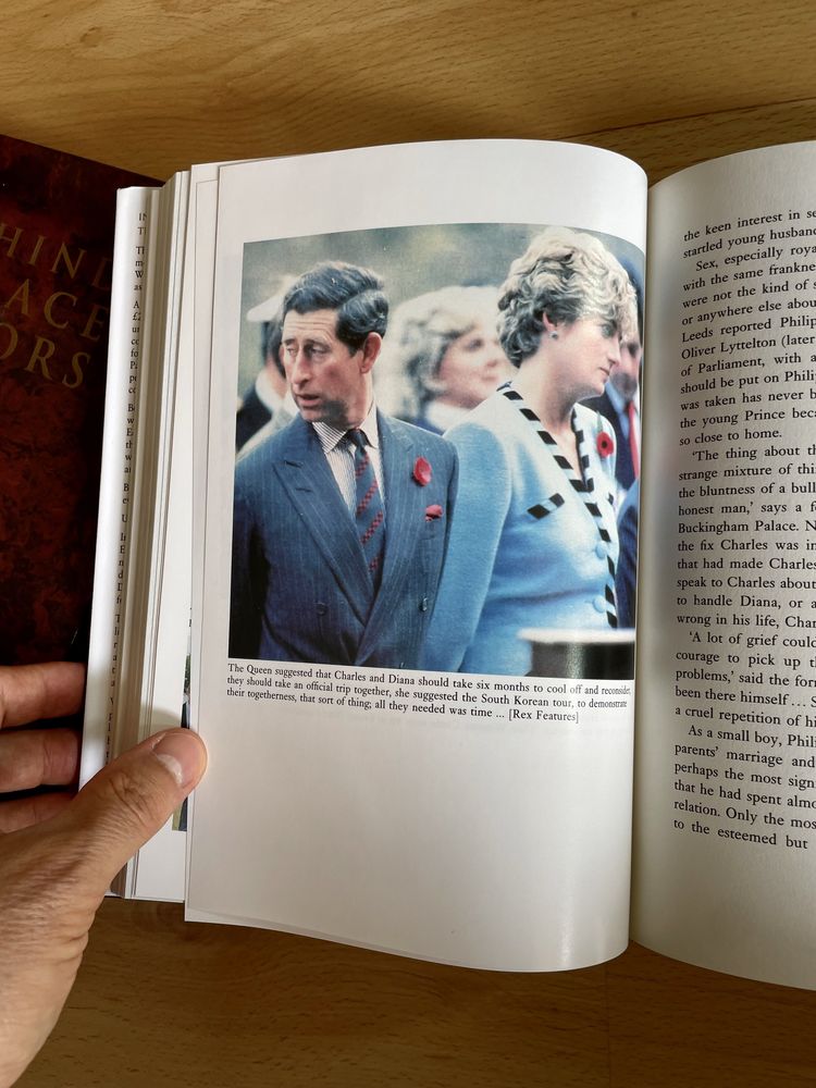 Livro “Behind Palace Doors” de Nigel Dempster & Peter Evans