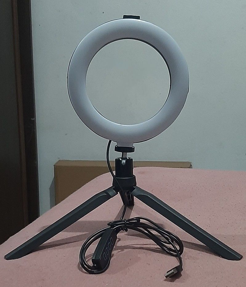 Nowa lampa pierścieniowa ring LED