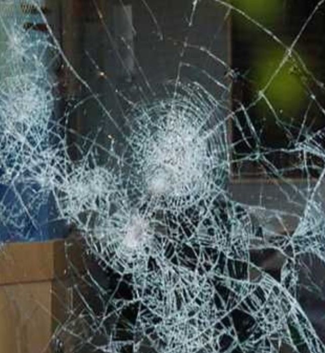 Поклейка Бронеплівки на вікна та двері