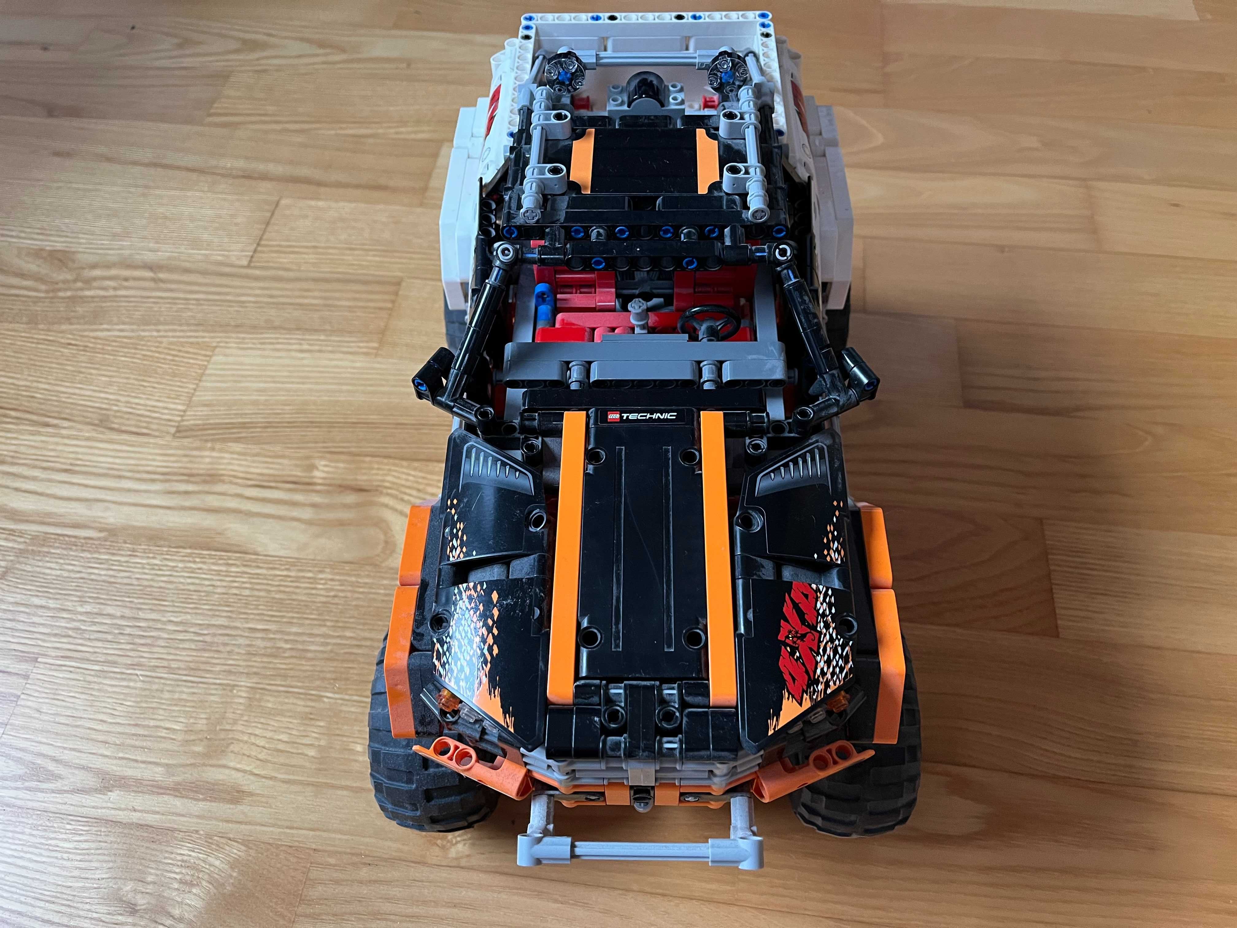 zestaw klocków LEGO Technic 9398 Wóz z napędem 4x4