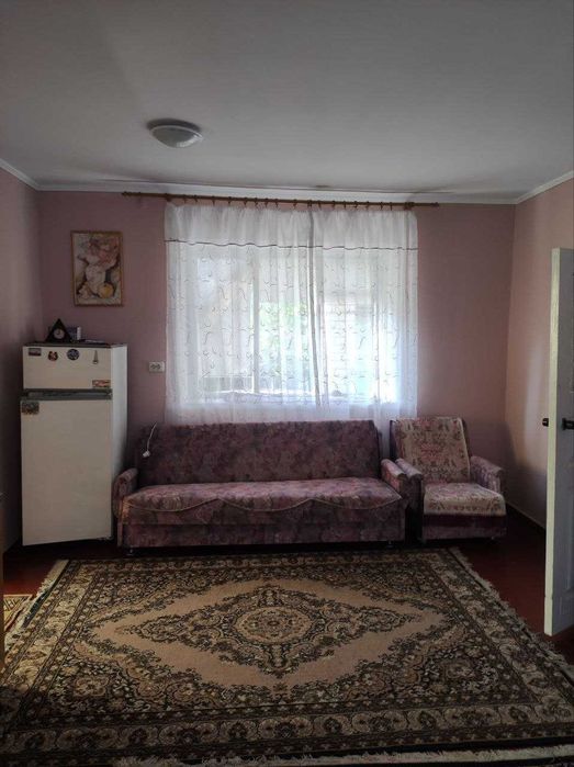 Продаж будинку в мальовничому місці біля водойми з гарним краєвидом