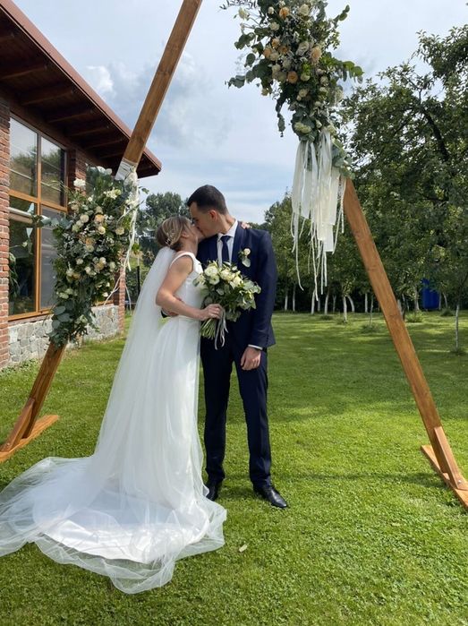 Лаконічна весільна сукня русалка кольору айворі