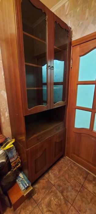 Віддам розбірну шафу-сервант