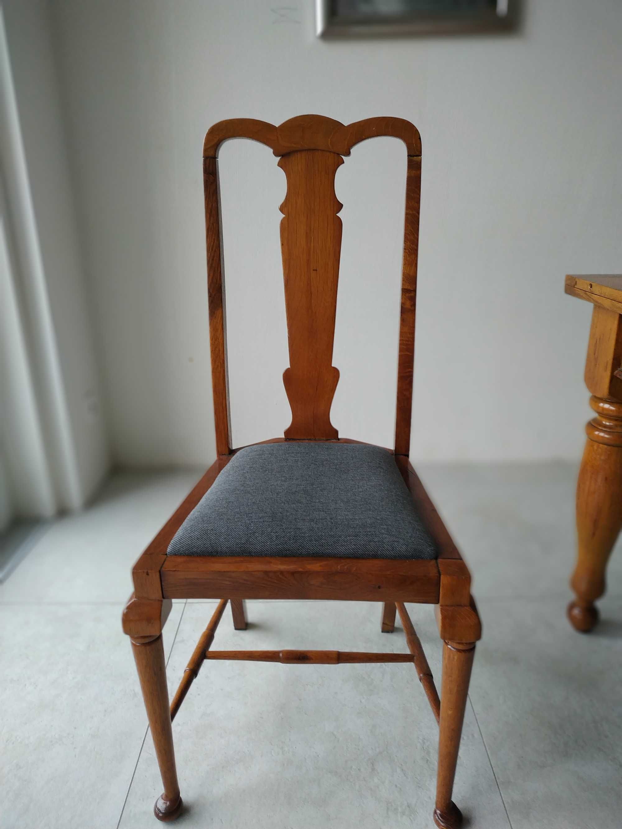 Stół drewniany rozkładany wraz z krzesłami
