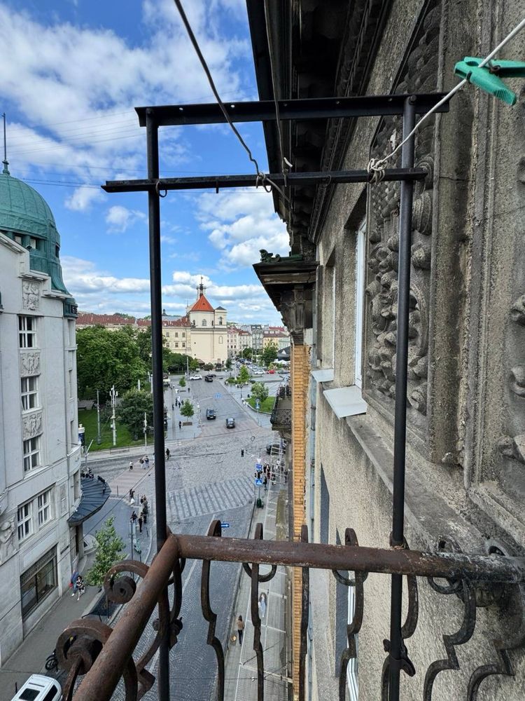 Центр міста! Продаж 2кім квартири, Гнатюка (просп. Свободи) 53 м2
