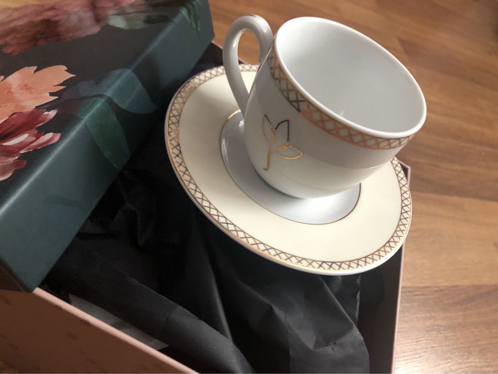 Filiżanka mała espresso biała porcelana ze złoceniem