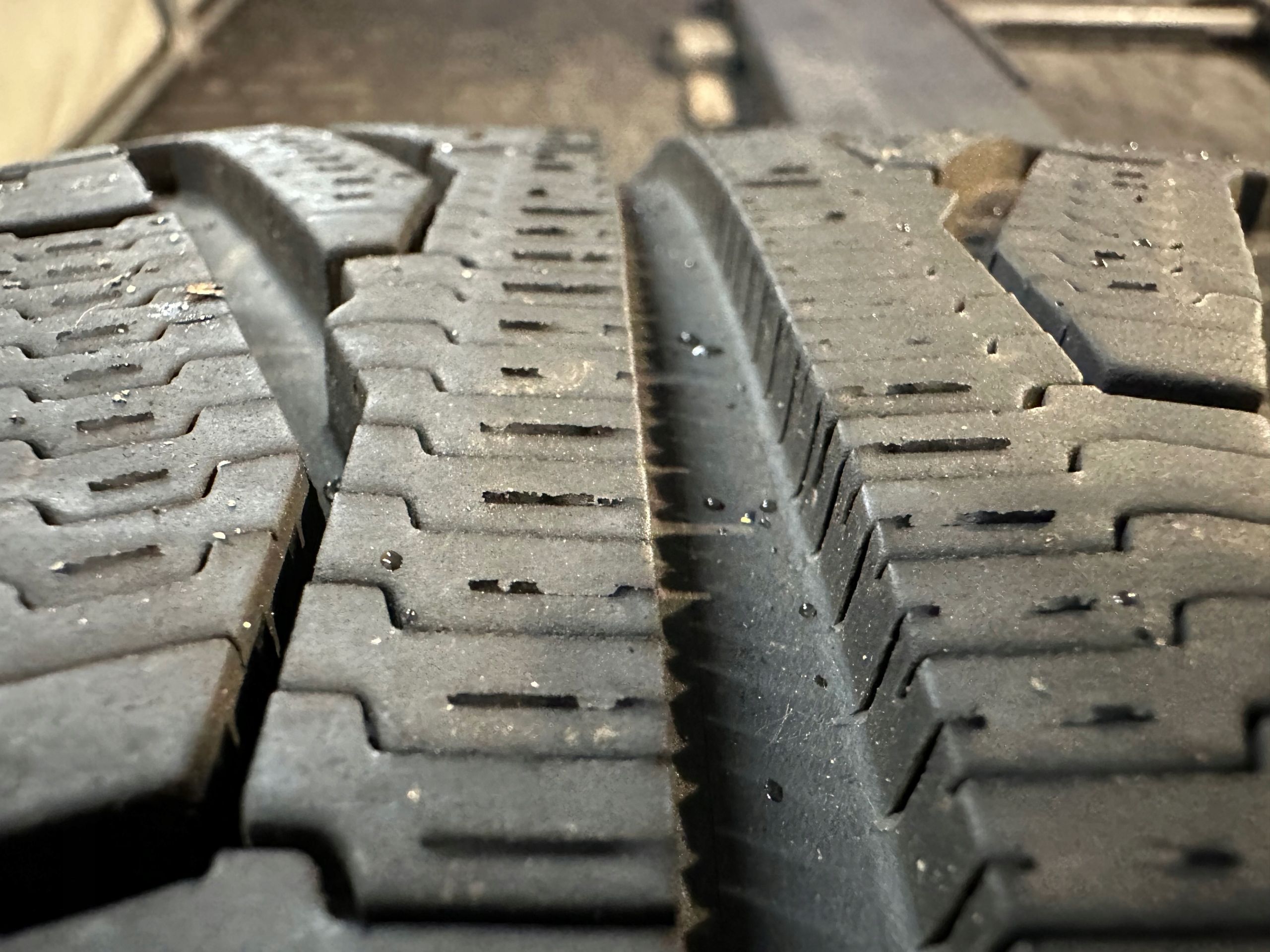 JAK NOWE Opony Uniroyal MS plus 77 - 245/45/18