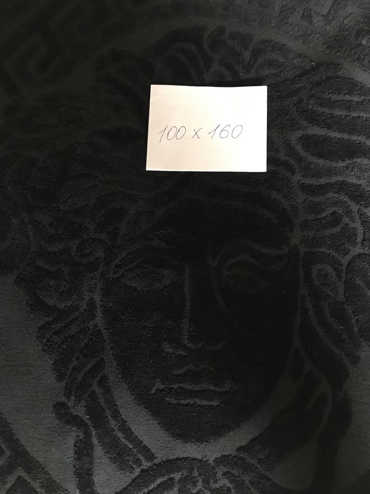 Полотенце  Burberry синее и черное Gianni Versace.