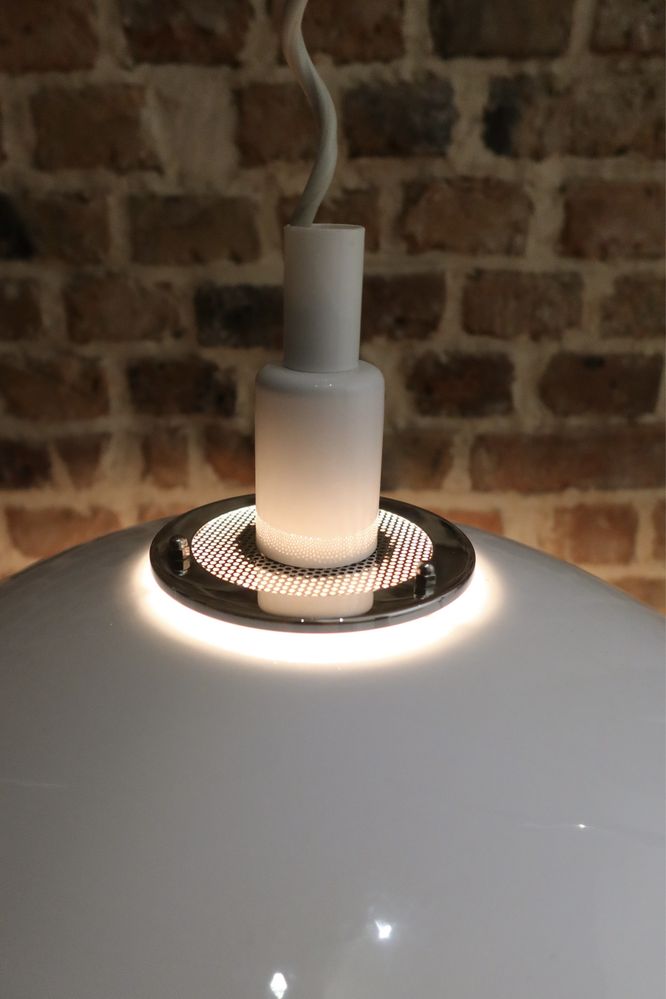 Duńska lampa wisząca jak louis poulsen space age