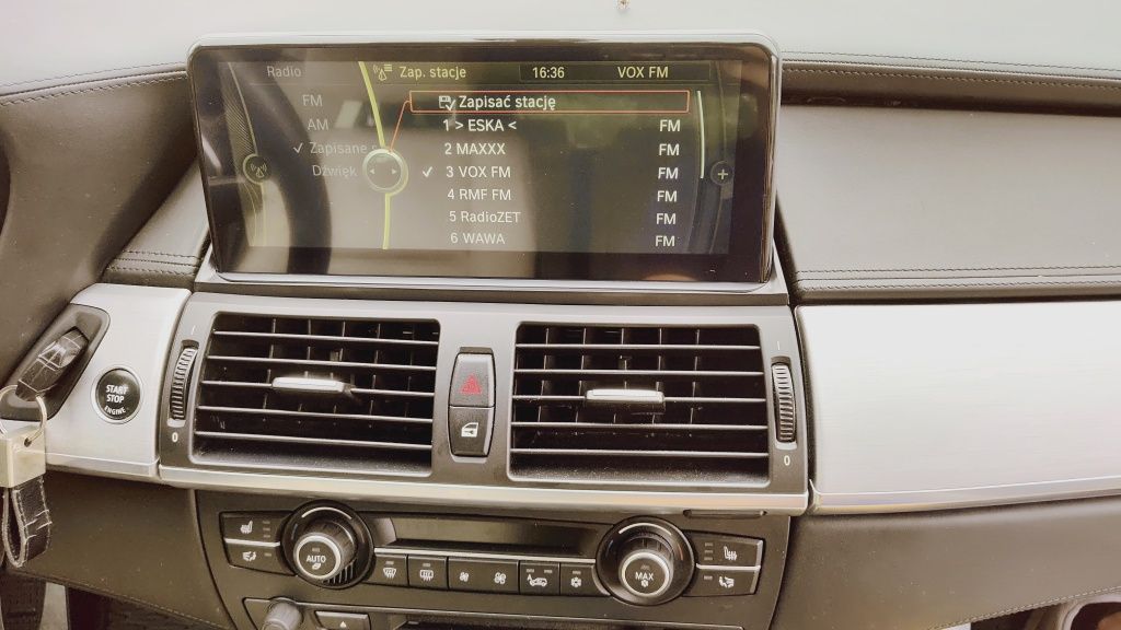 Montaż car audio radia samochodowe kamery cofania