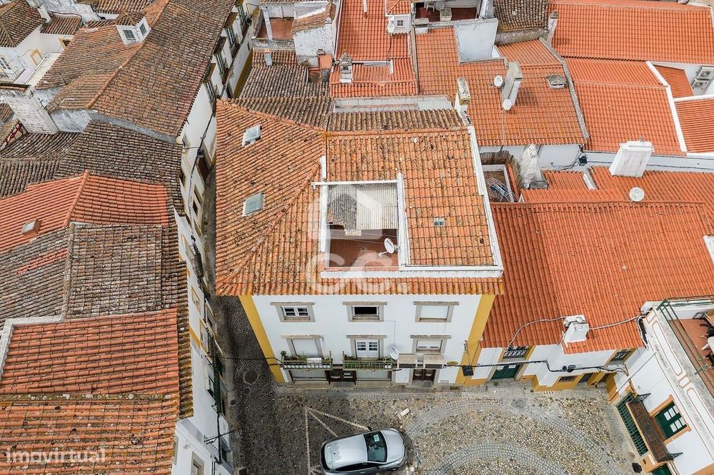 Apartamento T4 com Terraço no Centro Histórico de Évora