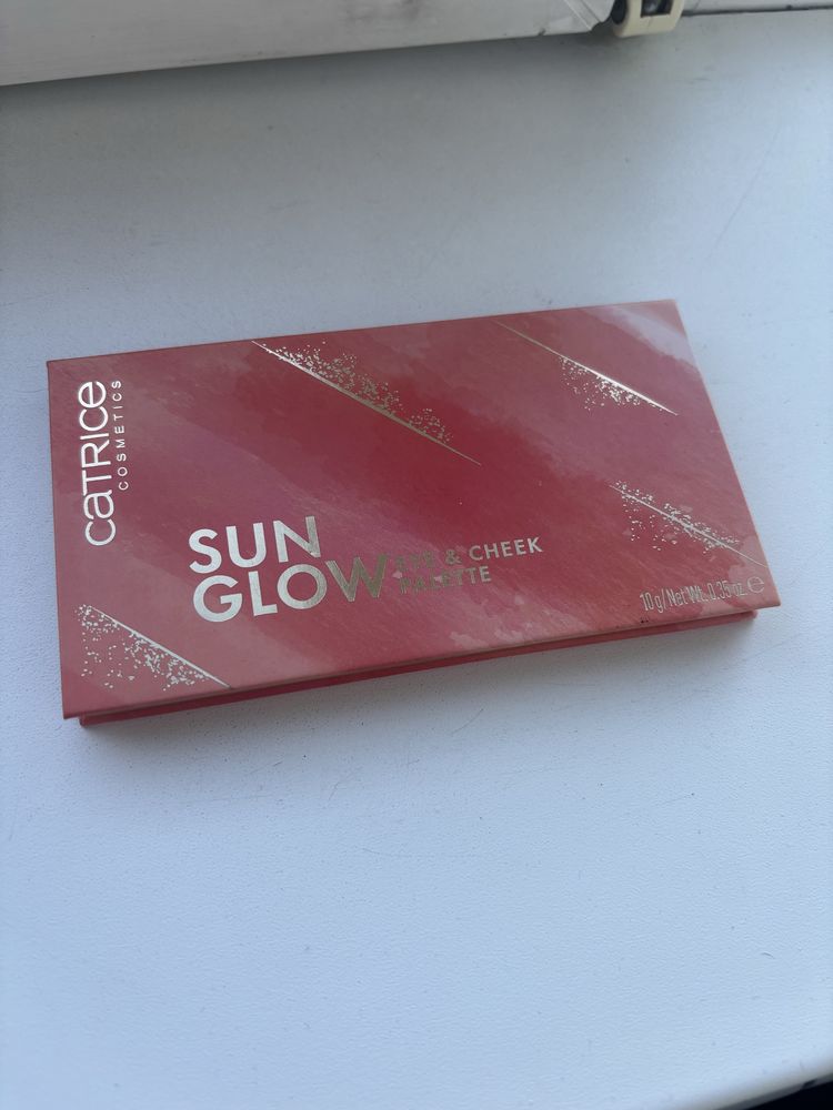 Палетка для макіяжу тіні бронзер румʼяна Catrice Glow