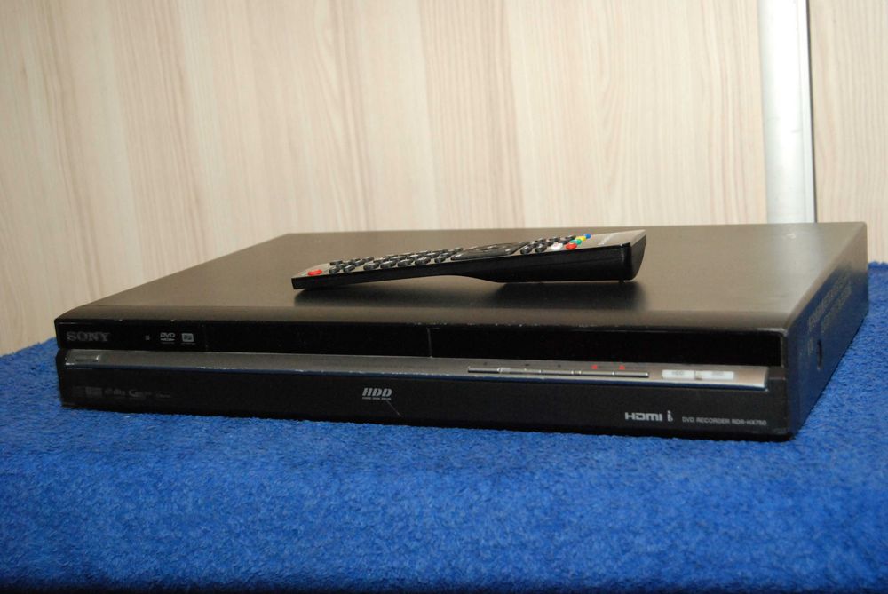 Nagrywarka DVD z Dyskiem twardym HDMI Sony RDR-HX750 z pilotem