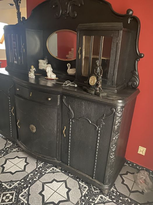 Stary antyczny czarny Kredens