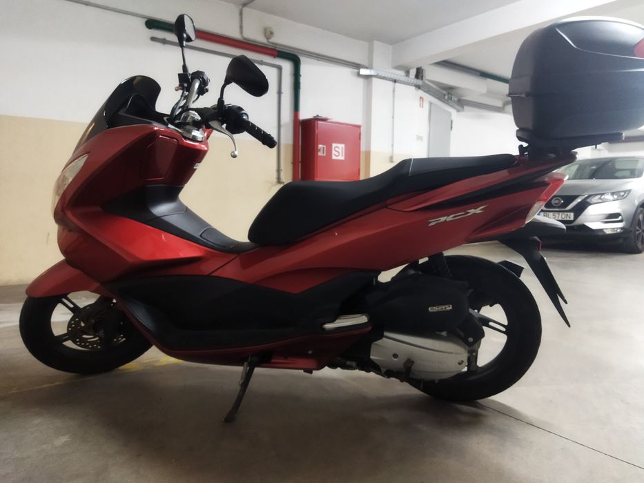 PCX semi nova 8 mil quilómetros 1 dono