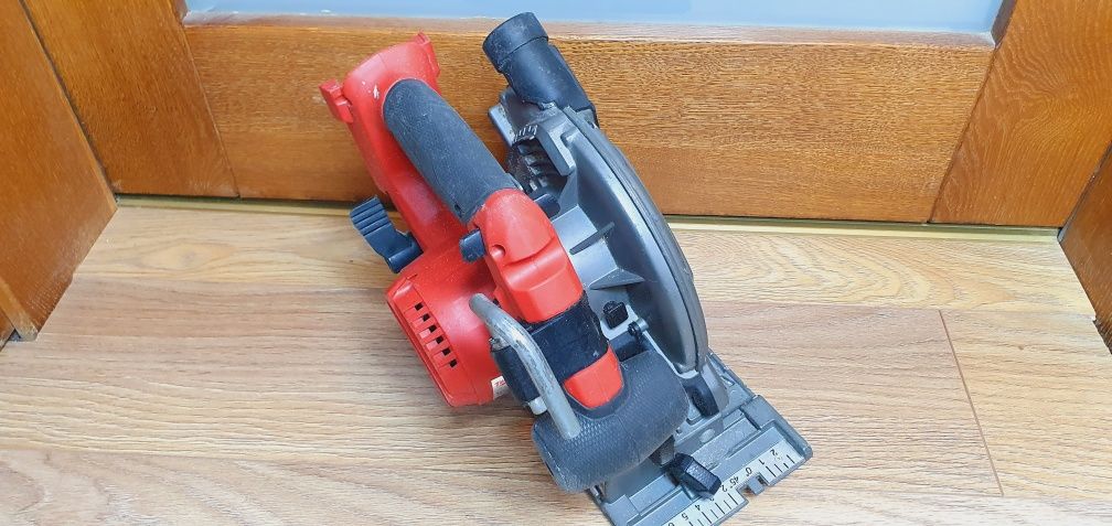 Pilarka piła przecinarka Milwaukee M18 CCS55