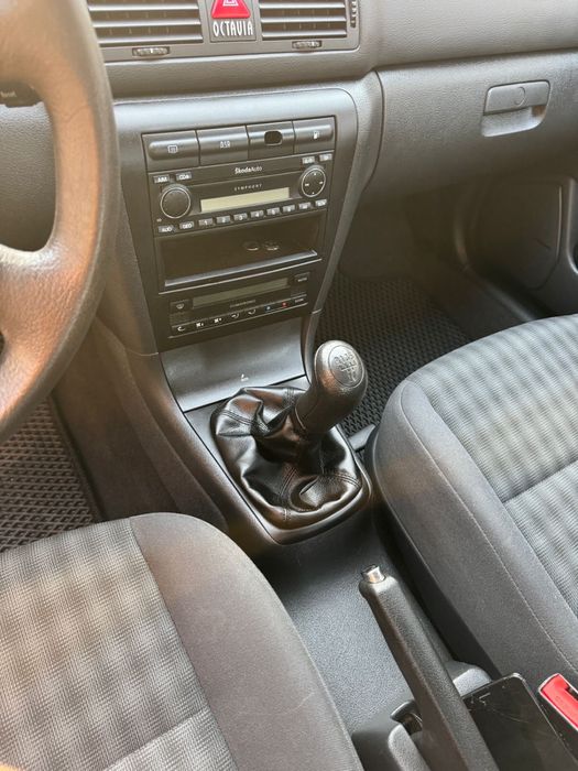 Продам SKODA OKTAVIA 1.6mpi