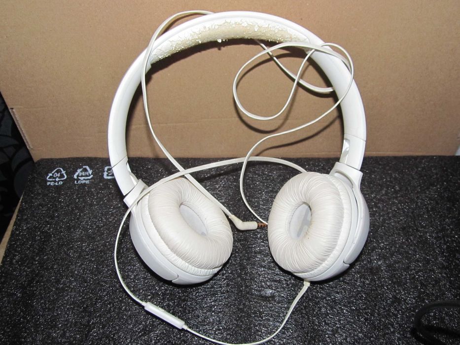 Навушники JBL та Roccat Kave XTD 5.1 Analog