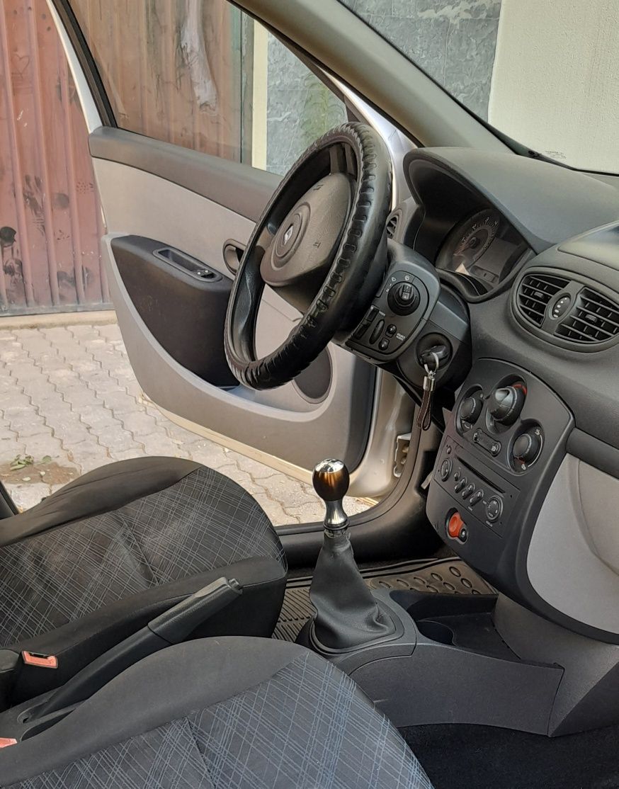 Renault clio 3   2006  1.2 gasolina 2500€