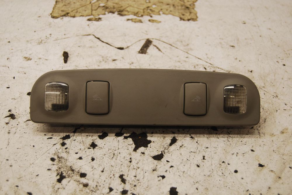 LAMPKA KABINY TYŁ 8E0947111A AUDI A4 B6