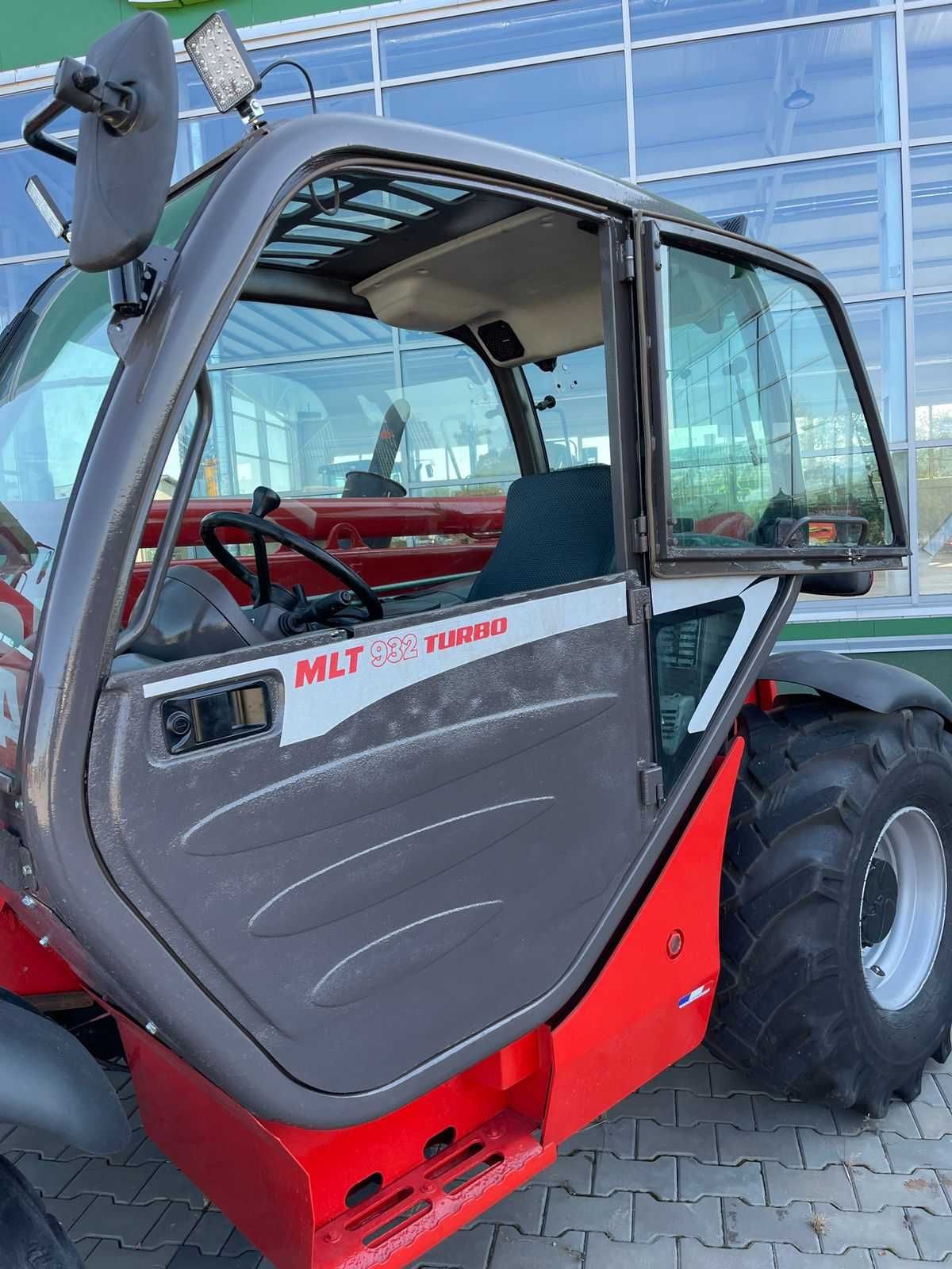 телескопічний навантажувач Manitou MT 932-2002року