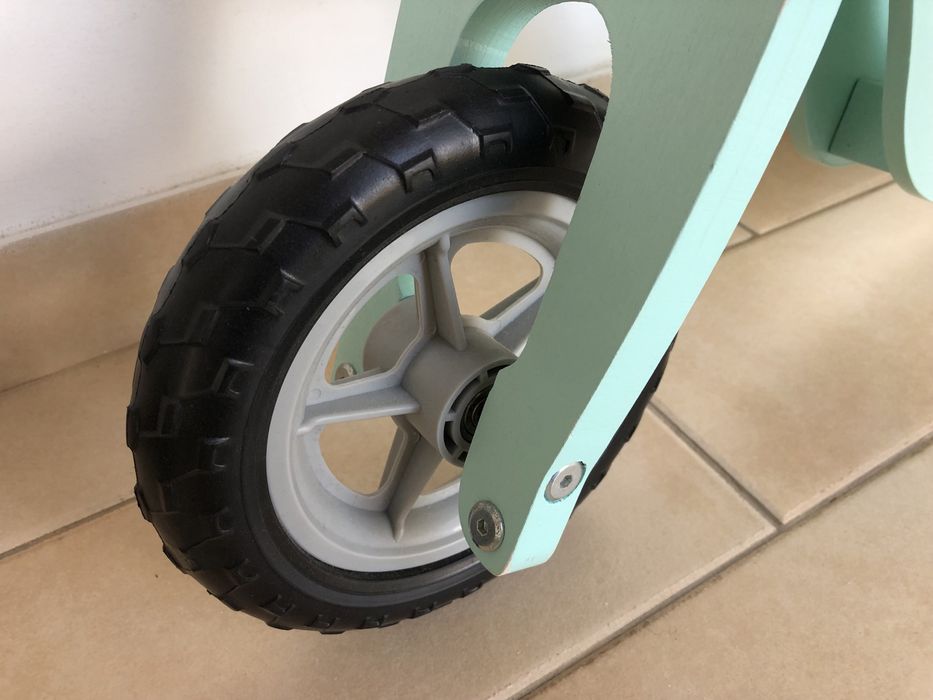 Bicicleta madeira sem pedais