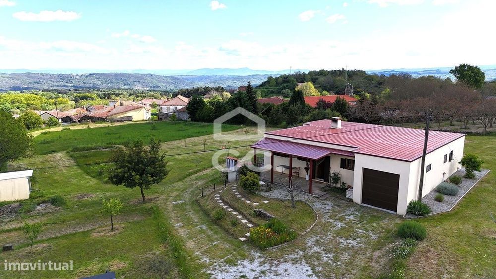 Moradia T3 térrea Isolada com vista desafogada e terreno com 4500m2  –