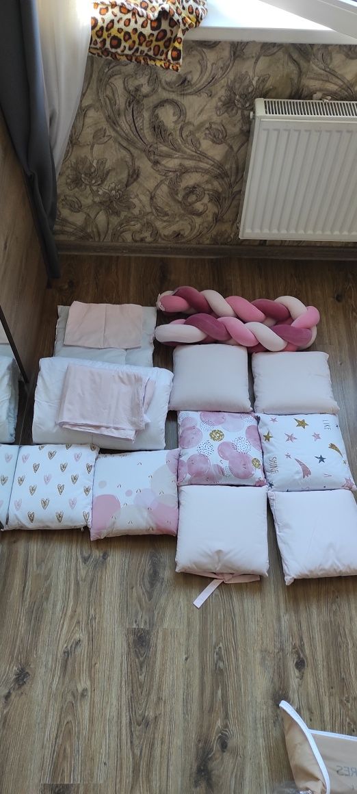 Комплект подушок в дитяче ліжечко