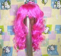 Парик маскарадный Розовый с челкой волнистые волосы длина до 60см