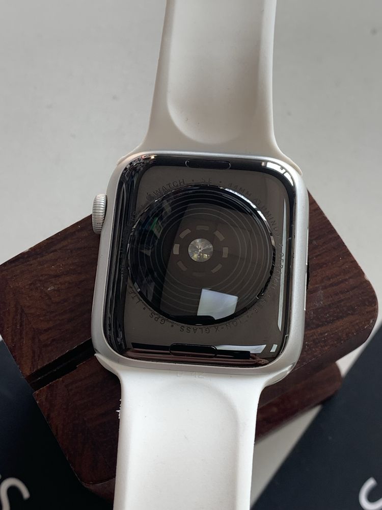 Оригінальні apple watch series Se 44 mm silver