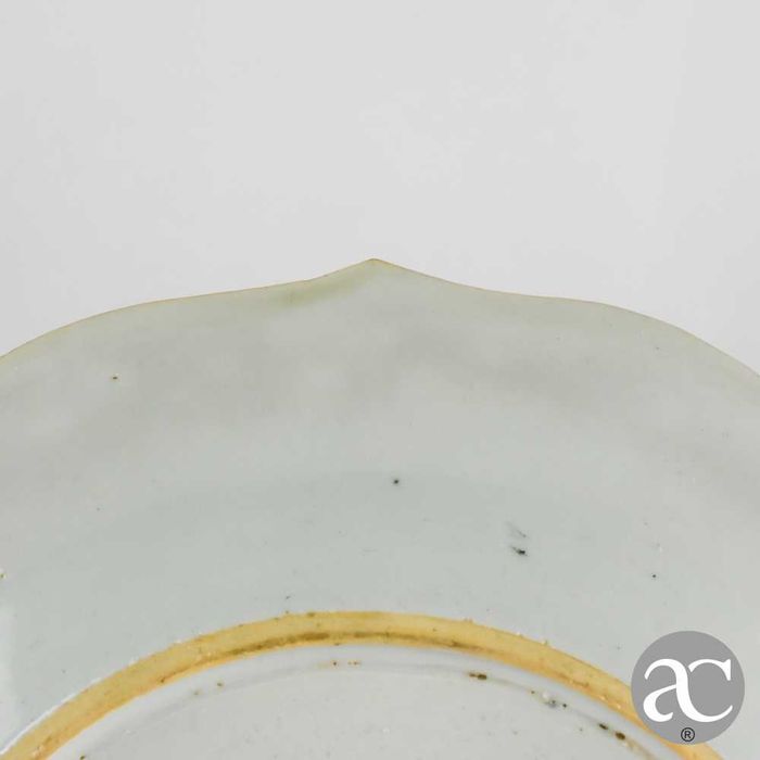 Prato Porcelana da China Bordo recortado, período Qianlong, séc. XVIII