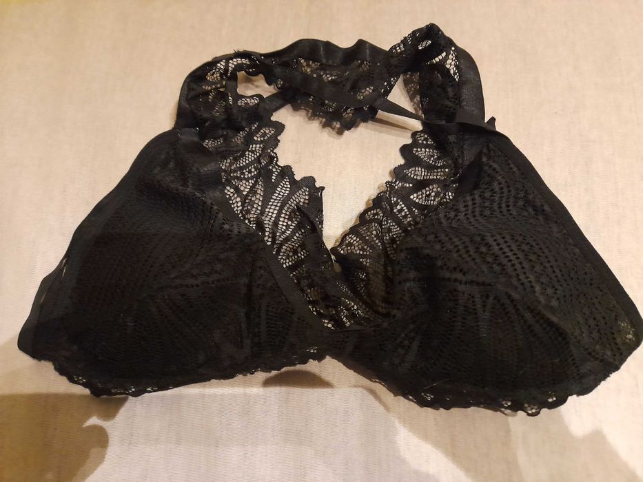 Stanik czarny koronka z wkładkami L Sinsay