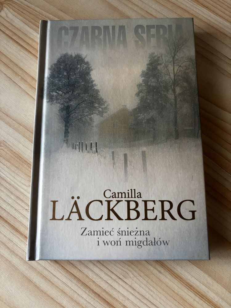 Zamieć śnieżna i woń migdałów - Camilla Lackberg