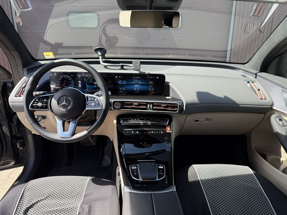 Mercedes Benz eqc400