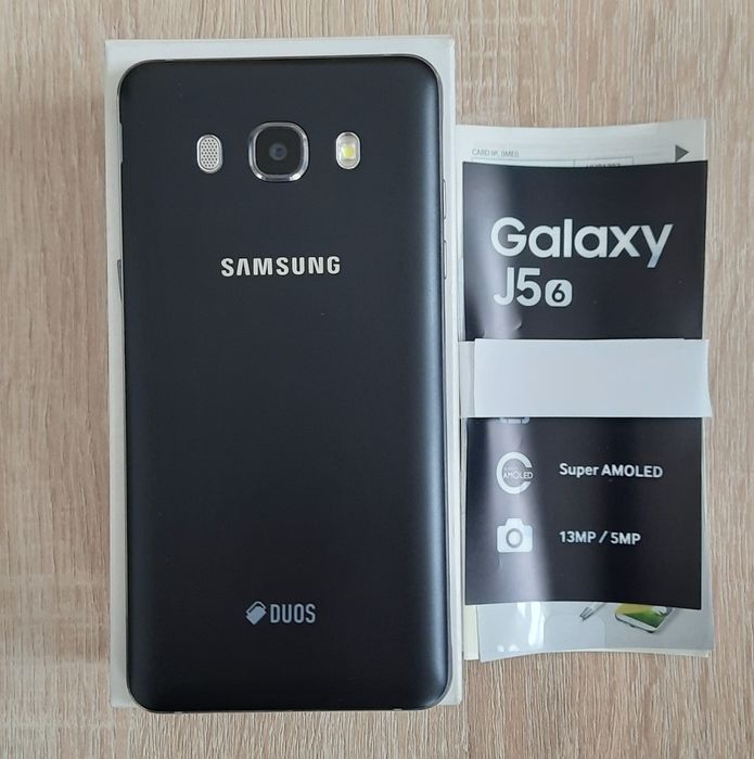 Смартфон Samsung J5 2016