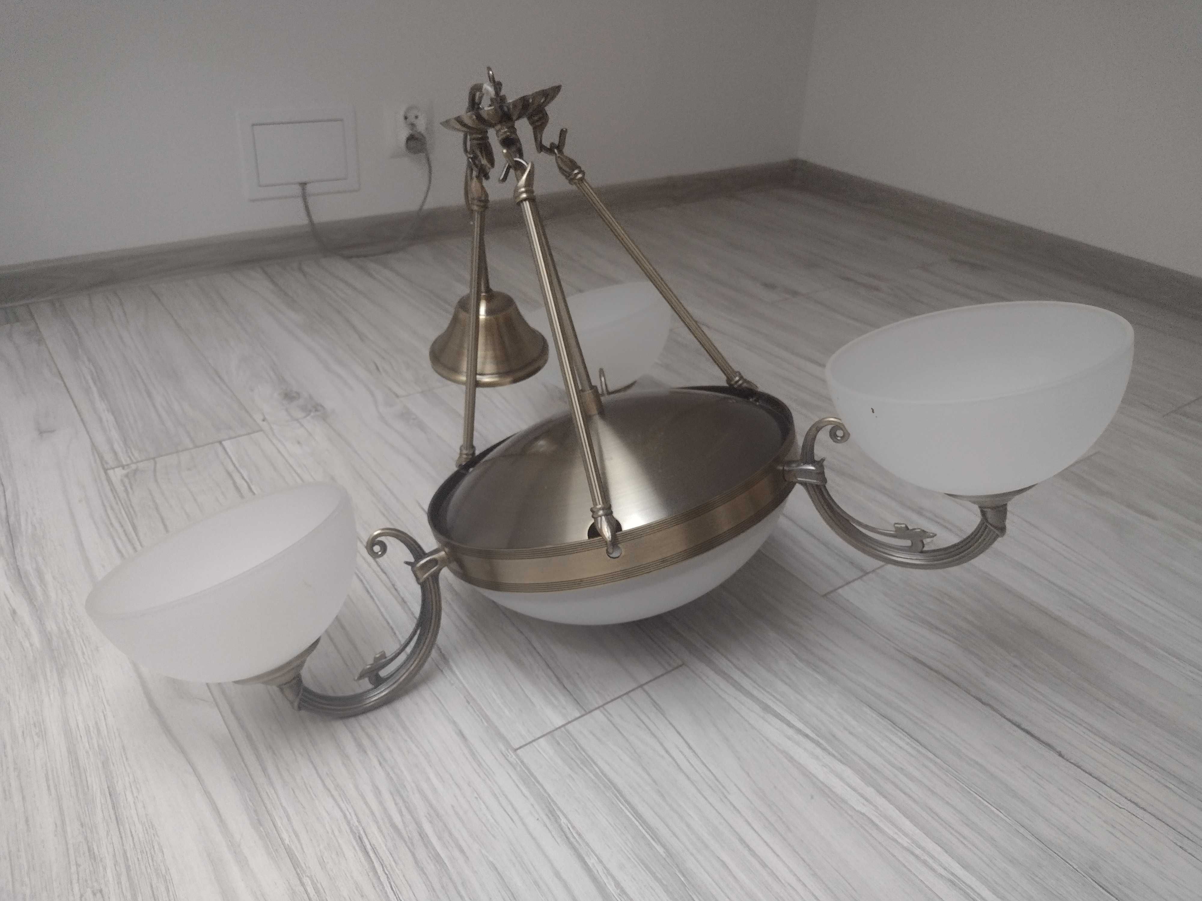 Klasyczna lampa trójramienna Savoy