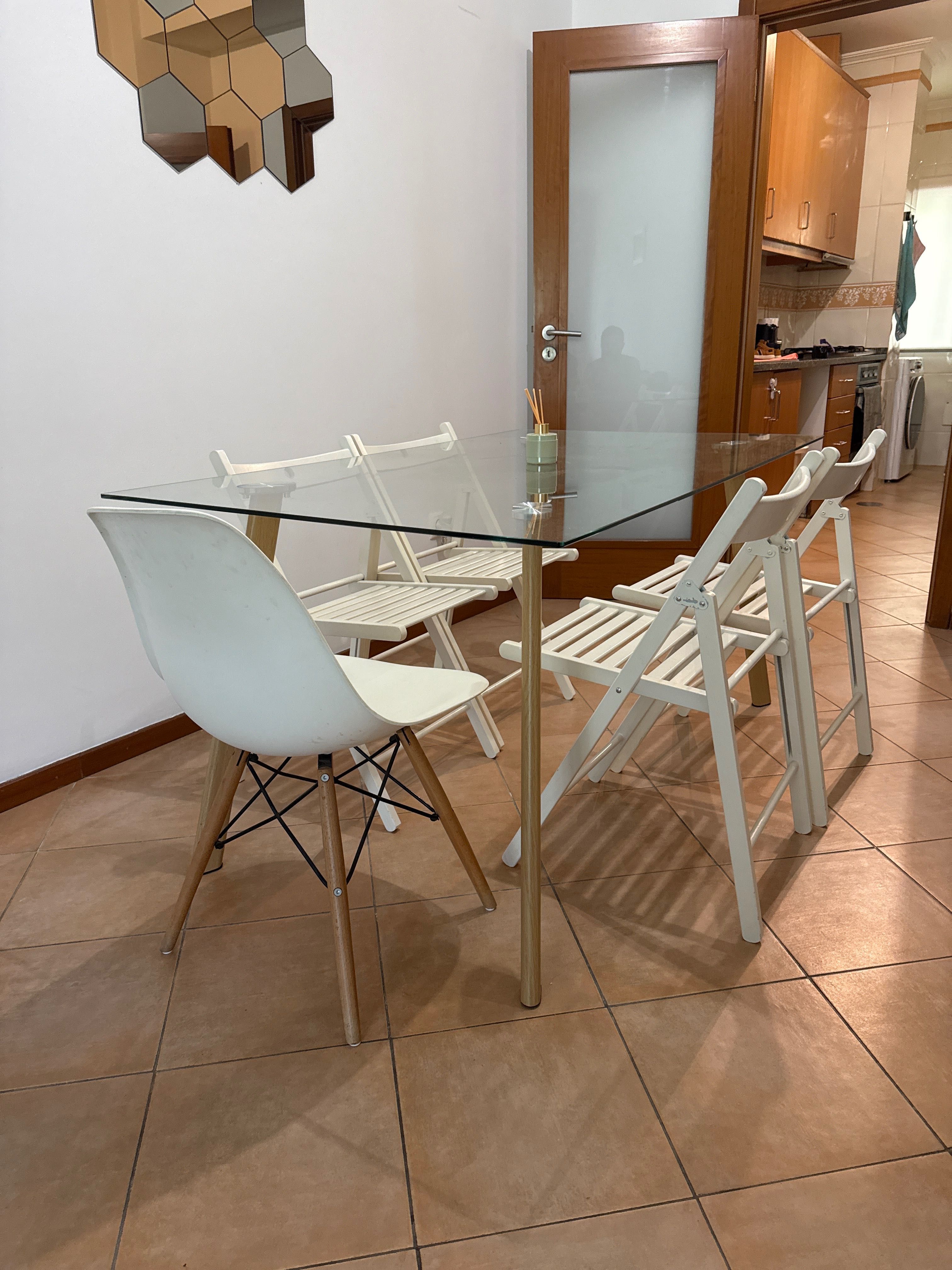 Mesa em vidro 75€