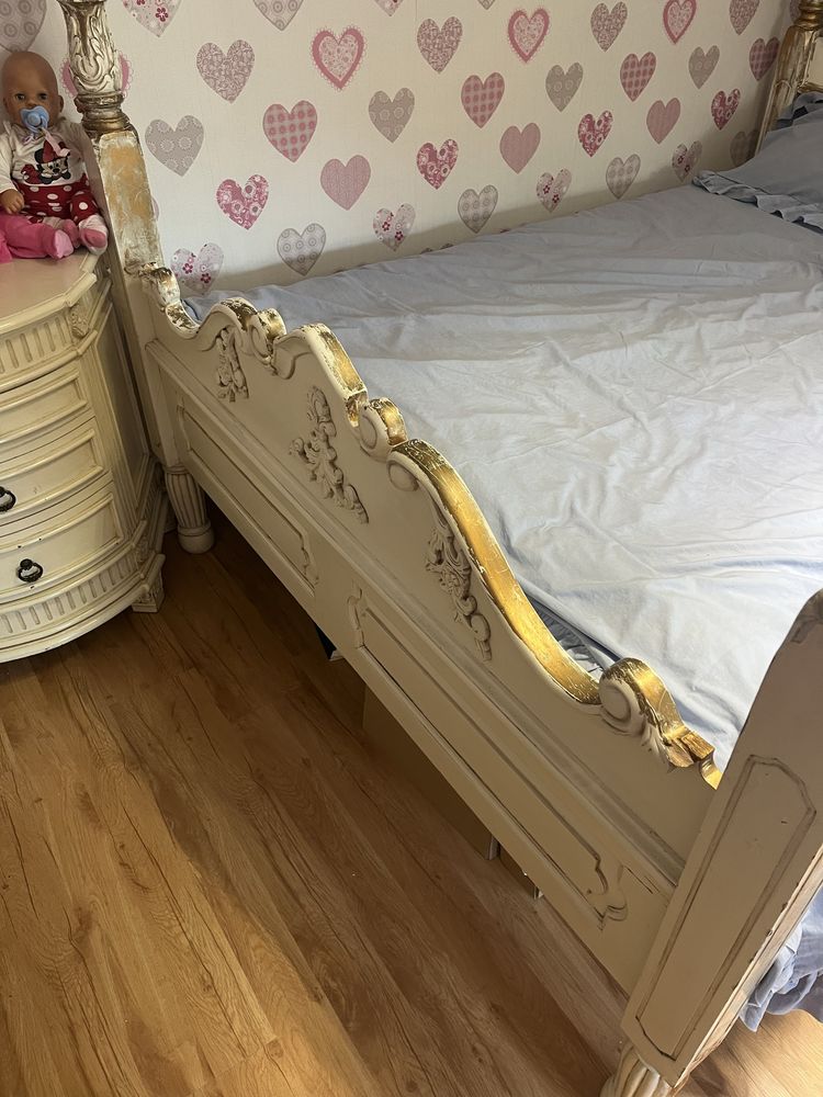 Łóżko drewniane rzeźbione rococo