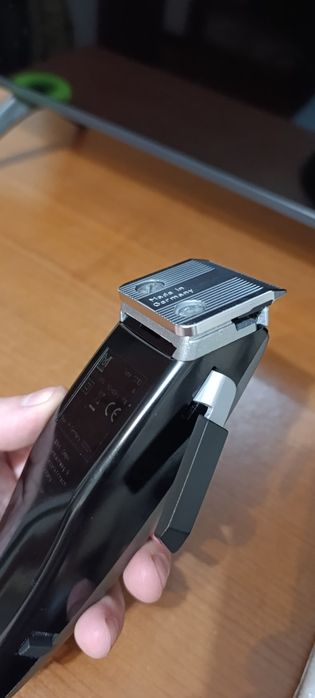 Професійна машинка для стрижки волосся