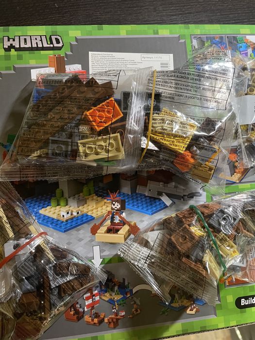 LEGO Minecraft «Приключения на пиратском корабле»