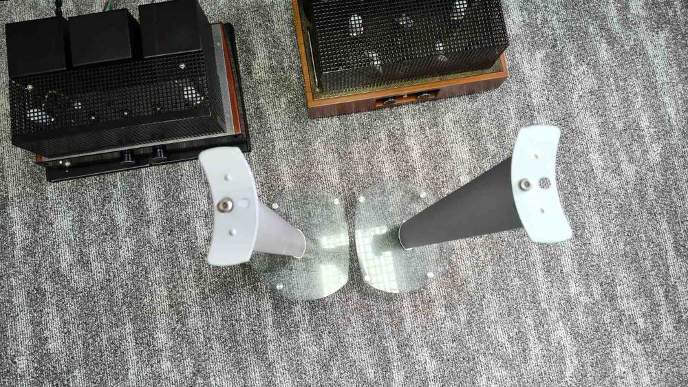 Стійки під акустику оригінального дизайну (одна пара)