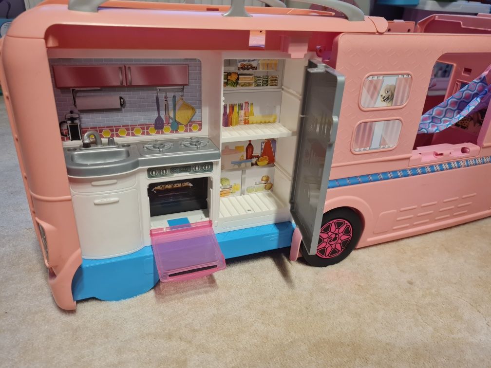 Wymarzony kamper Barbie basen auto zestaw