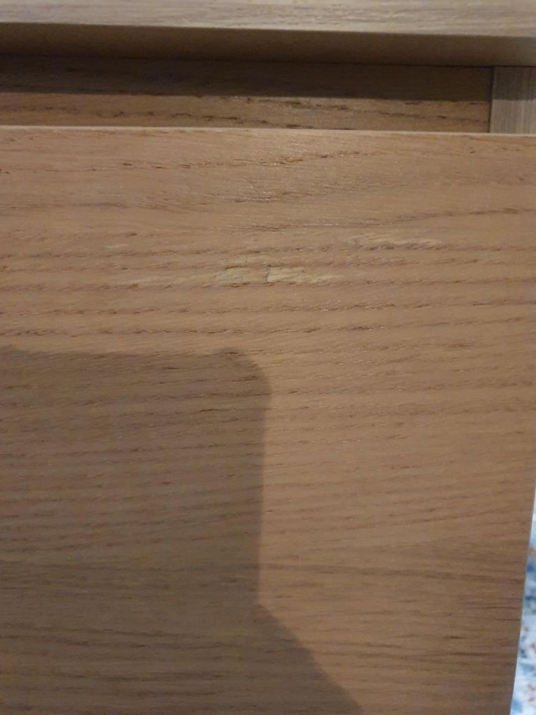 Beżowe szafki Ikea Malm z trzema szufladami